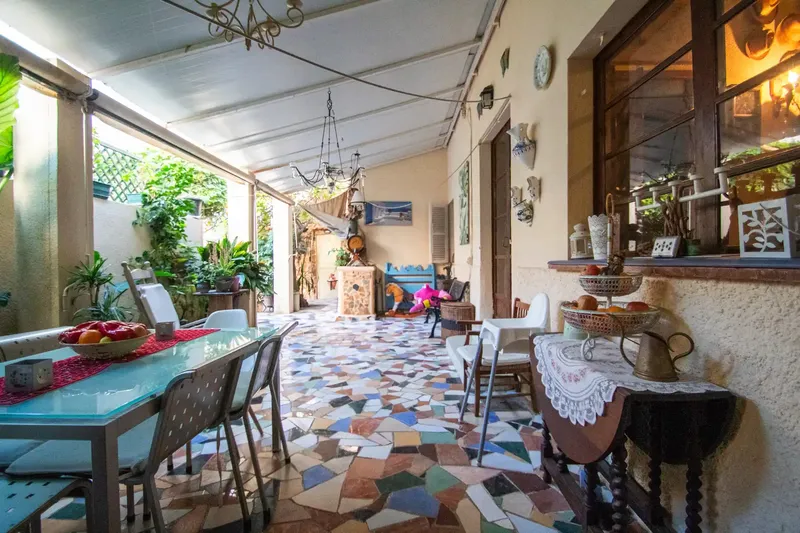This enormous house in the Molinar neighborhood of Platja de Palma is an impressive property characterized by its generous dimensions and its — photo 7