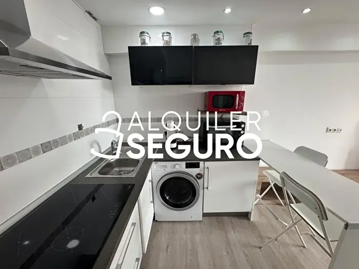 Casa en alquiler en Centre, Plaça dels Patins — photo 1