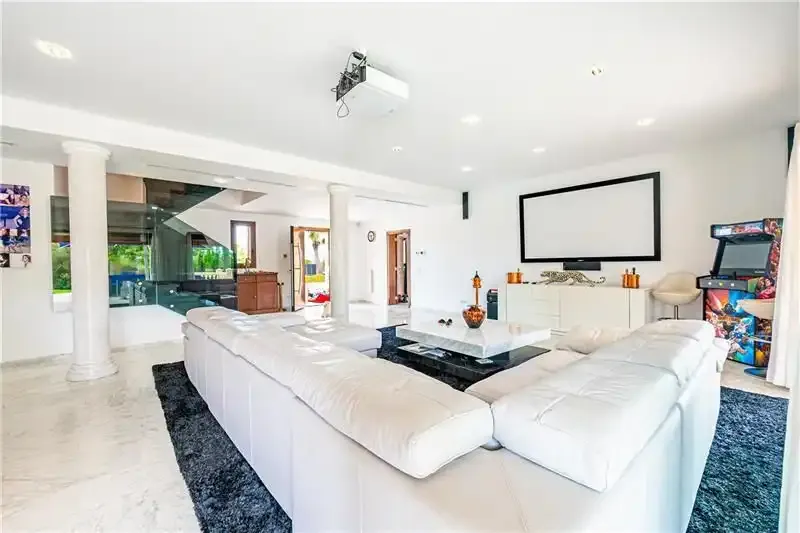 New chalet on plot of approx. 16,800 m2 with saltwater pool, 300 m2 built over two floors, large living-dining room — photo 7