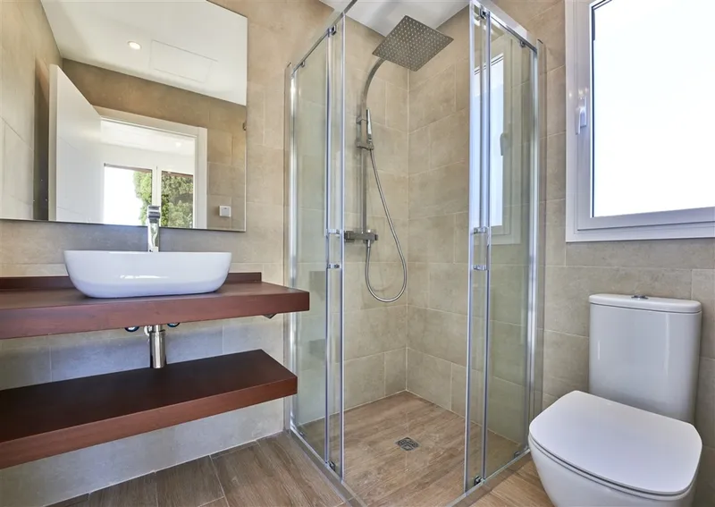 Villa as good as new in golf course residential complex Santa Ponsa — photo 11