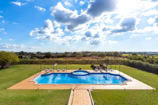 Llucmajor, exclusive natural stone finca with holiday rental license and pool near Llucmajor — photo 4