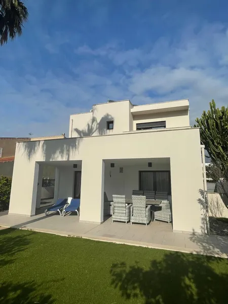 Exclusiva Villa en Playa de Palma – Una Oportunidad Única en Ubicación Privilegiada — photo 1