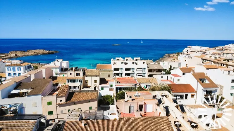 Ground floor for sale with large patio near the beaches of Colonia Sant Jordi! — photo 3
