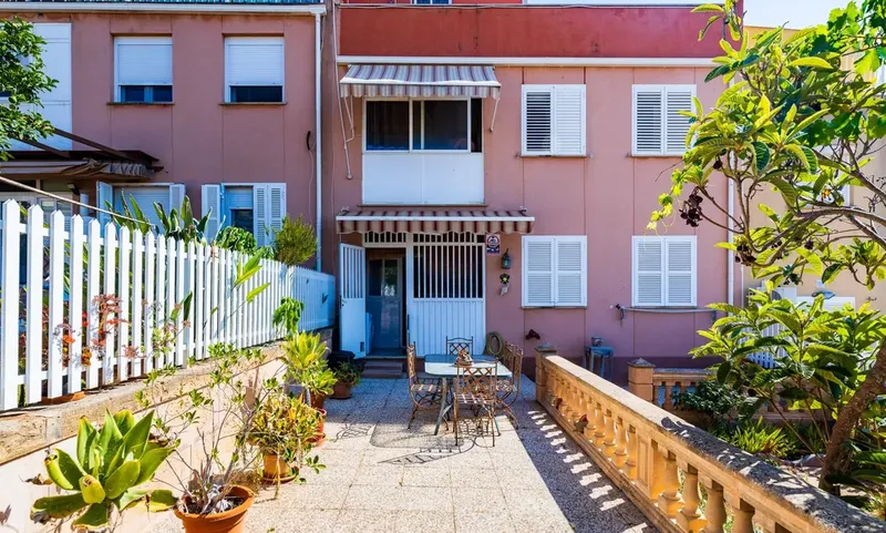 Ground floor with large terrace and communal pool — photo 1