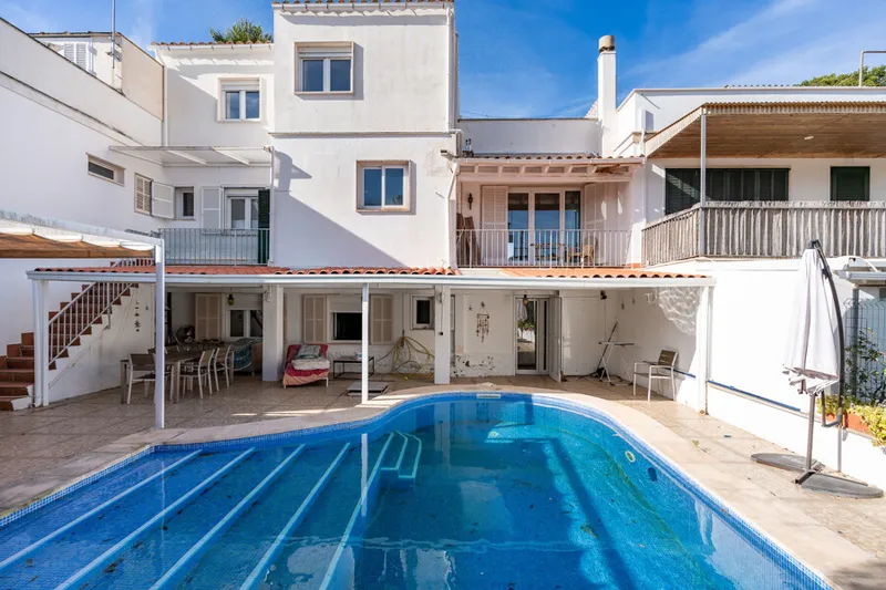 Spacious Three-Level House with Lot of Outdoors Spaces and Private Pool in Son Veri Vells — photo 2