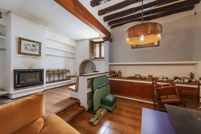 Undoubtedly one of the largest houses in Pollensa, this beautiful 19th-century Mallorcan house is located on one of the most central streets — photo 5