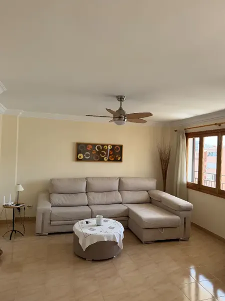Amplio y acogedor piso de 98 m² situado en una zona muy demandada de Cala Millor, a pocos minutos a pie de la playa y cerca de comercios, re — photo 3