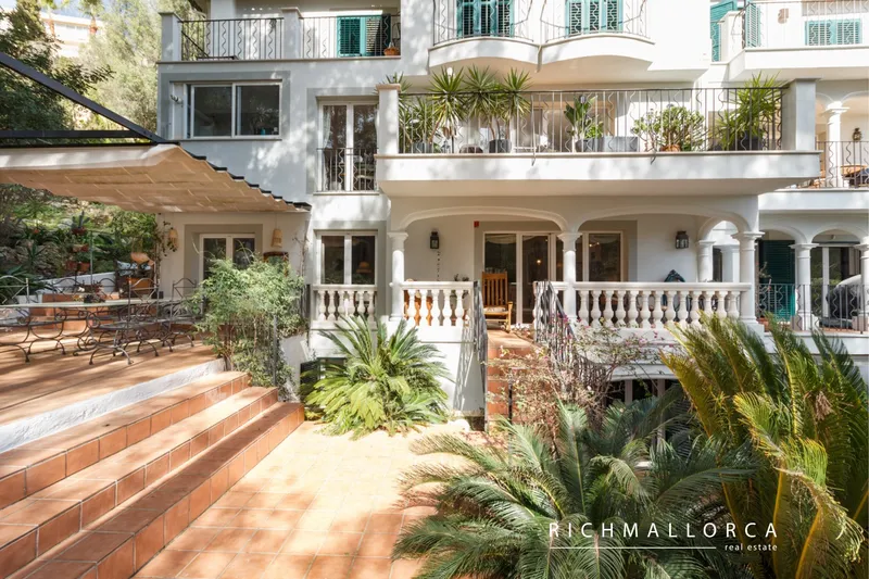 Renovated duplex apartment with spacious private terraces in Cas Català — photo 3
