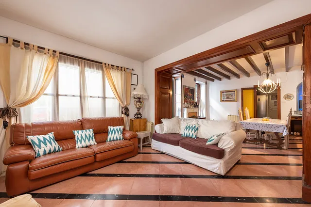 Centrally located manor house with courtyard and garage in Sóller — photo 6