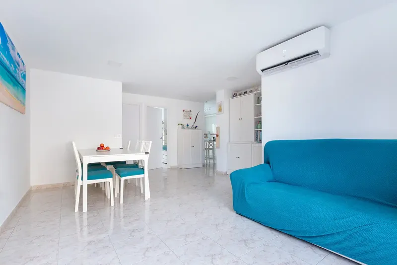 Bright renovated 3-bedroom apartment in La Soledad Sur — photo 11