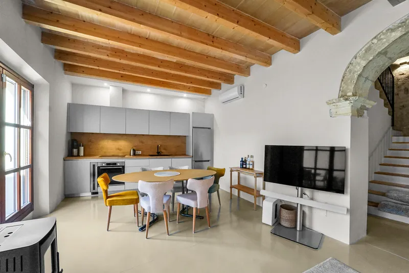 Sold by Us | Move in and Enjoy – Fully Renovated Village House with Perfect Layout — photo 2