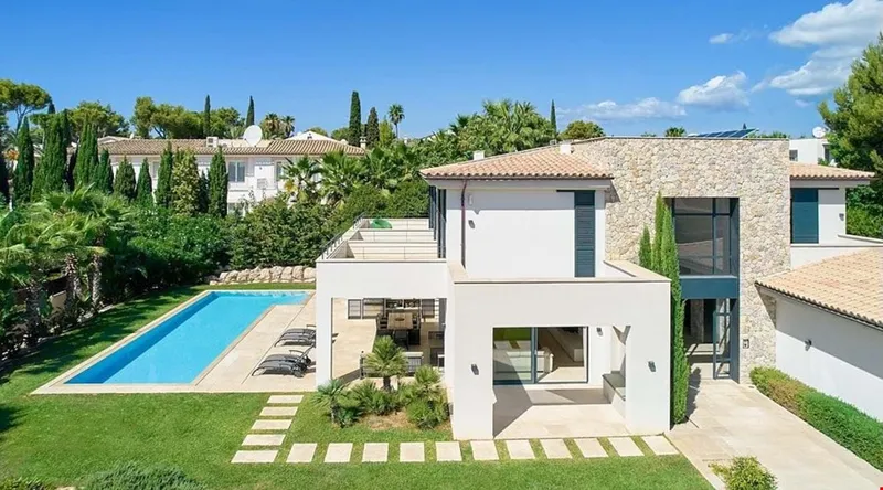 Five-bedroom contemporary designer villa with pool in Santa Ponsa — photo 7