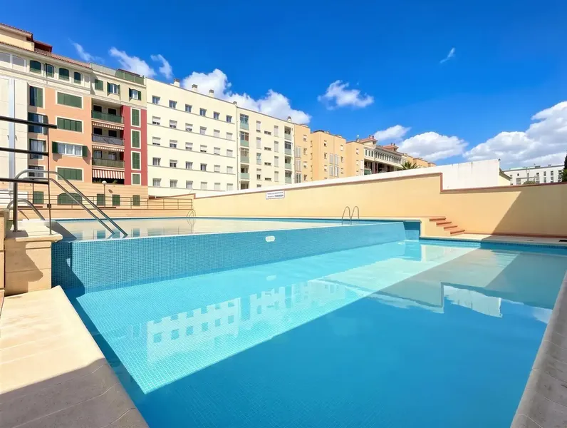 This spacious apartment is located in a well-maintained residential complex in an attractive area of Palma, combining comfort, space, and u — photo 12