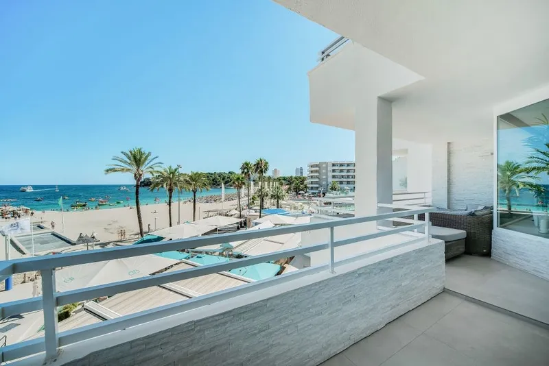 Renovated luxury apartment in 1st sea line with fantastic panoramic sea view — photo 2