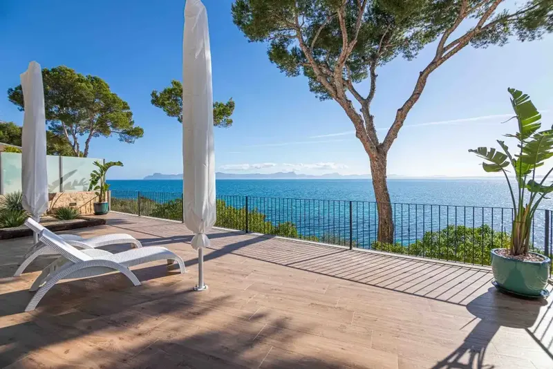 This impressive luxury villa for sale is located in the coveted municipality of Alcúdia - Alcanada in the north of Mallorca. On a plot — photo 3