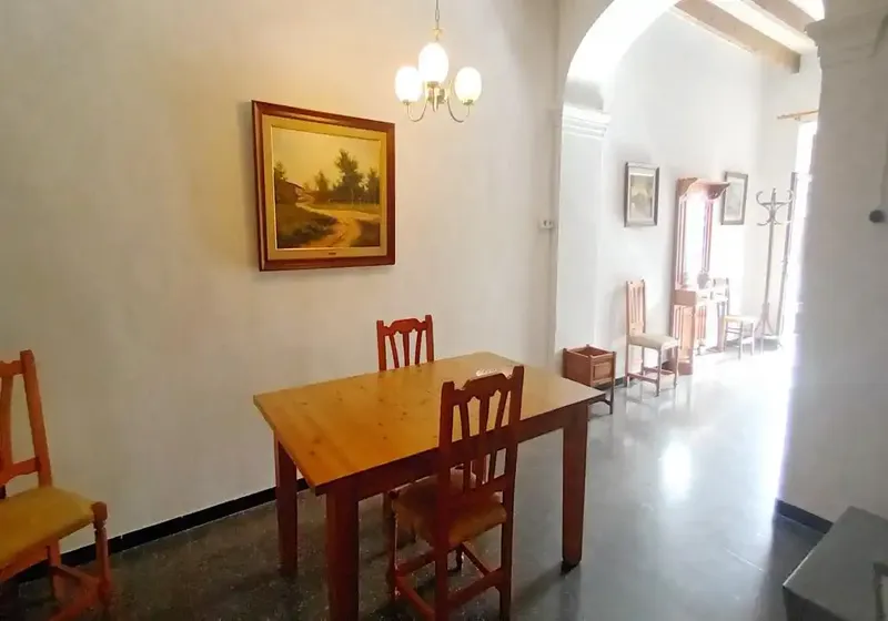 Well-maintained 2-storey village house with great potential, large garage, interior patio in the center of Es Llombards - Santanyí — photo 11