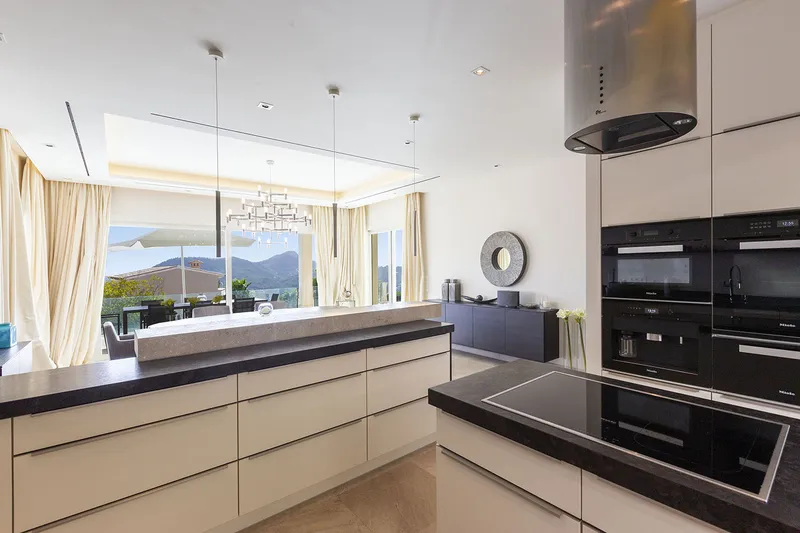 Montport: Villa with harbour and sea views with holiday rental licence — photo 8