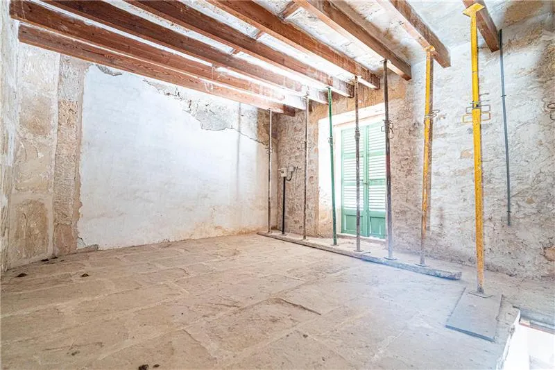 A 526 m² stately home on a plot of approximately 575 m² in the historic centre of Llucmajor — photo 12
