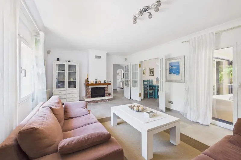 Charming fully renovated house with pool and large garage, located in a central and quiet area of Paguera — photo 3