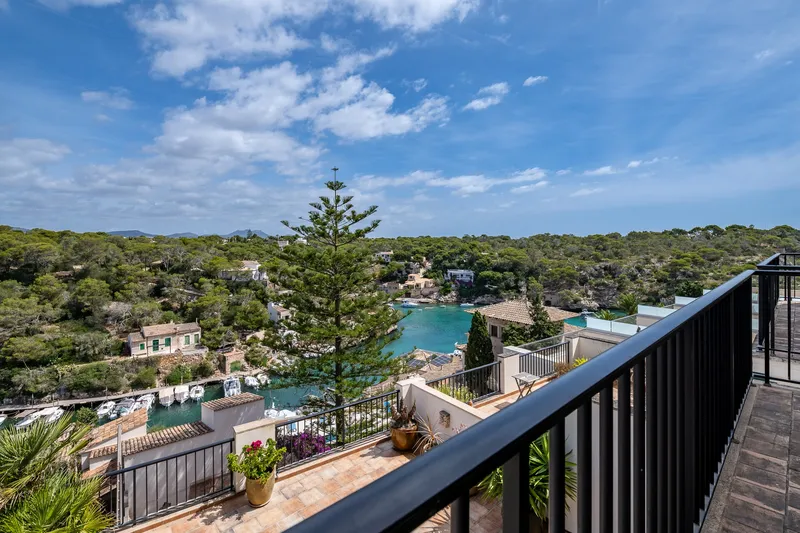 Duplex penthouse with roof terrace and harbour views in Cala Figuera — photo 1