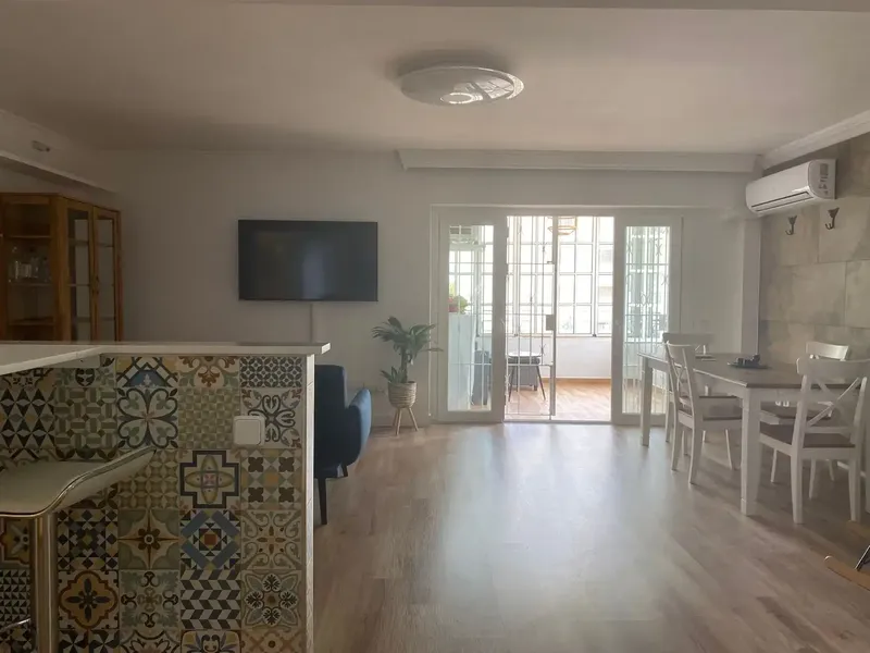 Just a few meters from Puerto Portals and 20 minutes from Palma, this elegant modern-style apartment is designed to offer comfort — photo 3