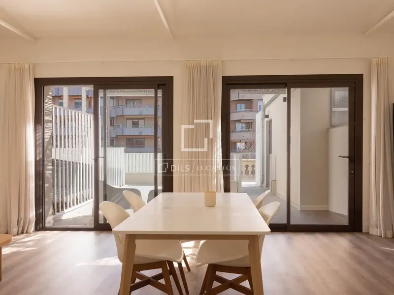 Located in one of the most dynamic and central areas of Palma, on Calle Aragó, this fully renovated residential building offers a — photo 2