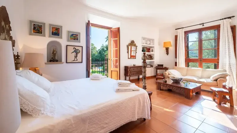 This spectacular property, of noble and authentic character, is located in a quiet valley of the Sierra de Tramuntana, a short distance — photo 6