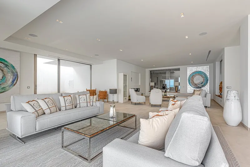 Exceptional seafront luxury property with direct sea access — photo 6