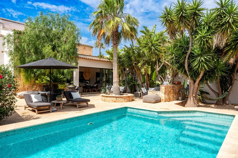 Townhouse with patio oasis and glazed winter garden in Es Llombards — photo 1