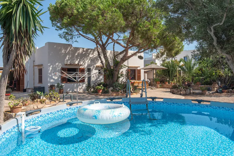 Charming chalet with rooftop terrace in first sea line in a quiet location — photo 1