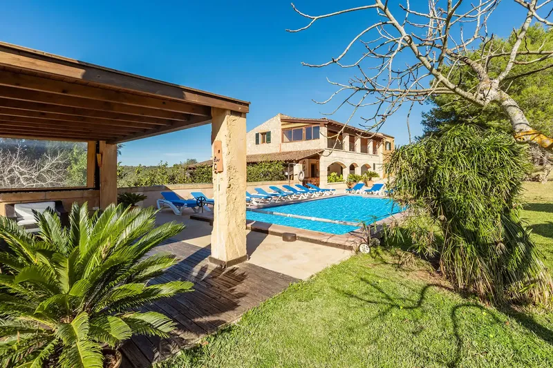 These two estates offer a unique opportunity for investors or families seeking an idyllic property with a rental license in Mallorca — photo 3