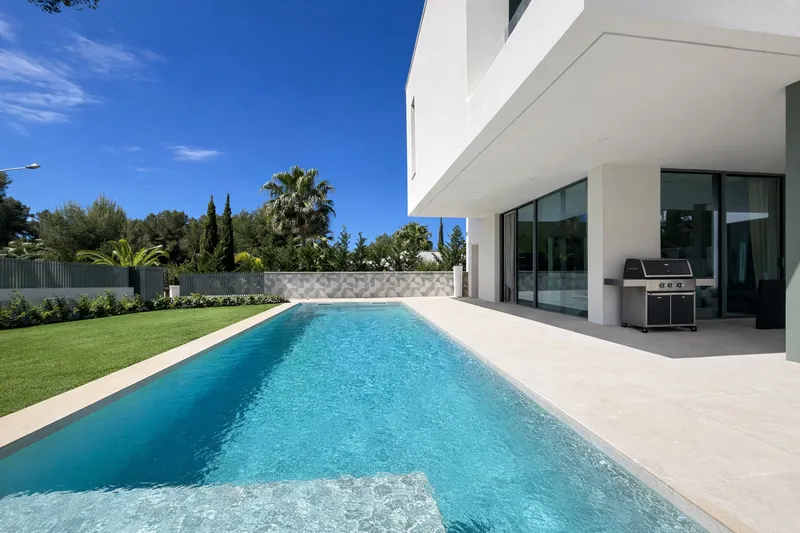 Exclusive new build modern style villa in a privileged location in Nova Santa Ponsa Mas — photo 2
