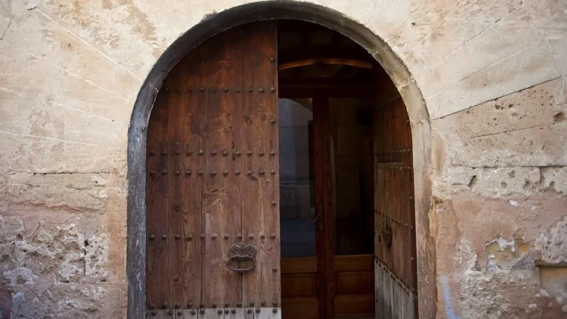 Centennial house of 415 m2 and 3 floors in the center of the town of Pollensa — photo 1