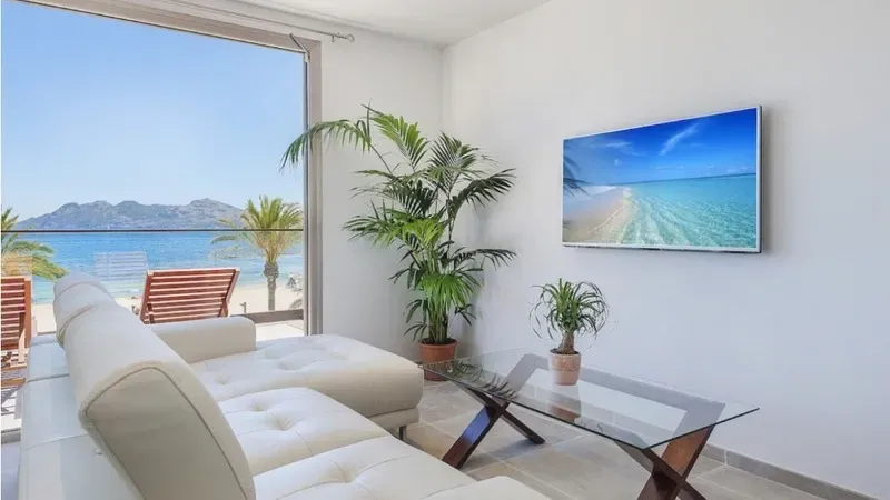 Modern style penthouse with amazing beach and sea views for sale in Pollensa, on the north of Mallorca. — photo 5