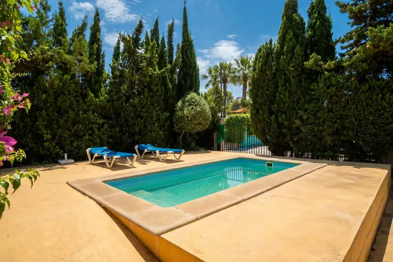 A home full of potential is this villa of approx. 150 m2 in Puerto Alcudia, near the beach and the lakes, with 4 bedrooms, 2 bathrooms, kitchen — photo 4