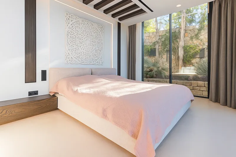 Modern villa with two pools and panoramic rooftop in a privileged area of Bendinat Mas — photo 9