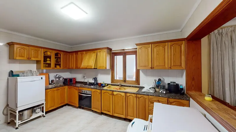 In a quiet and natural setting in Algaida, this 2,000 m2 estate offers absolute privacy and a charming 214 m2 home with — photo 4