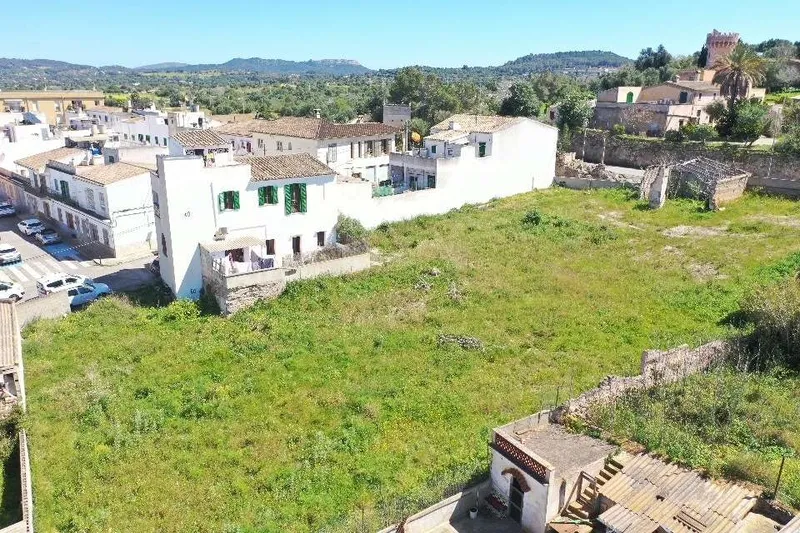2,000m² plot for a residential building with 25 units for sale — photo 1
