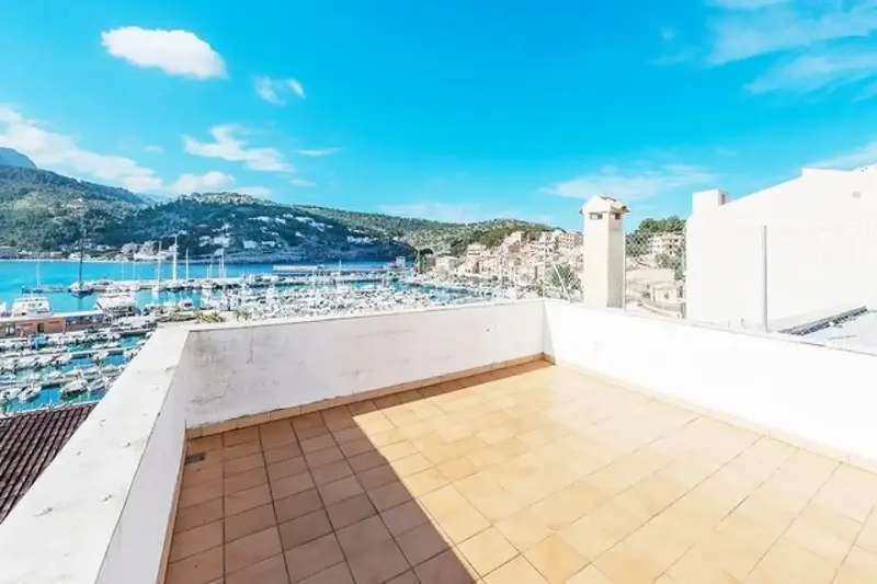 Recently renovated four-storey building in Puerto de Soller — photo 2