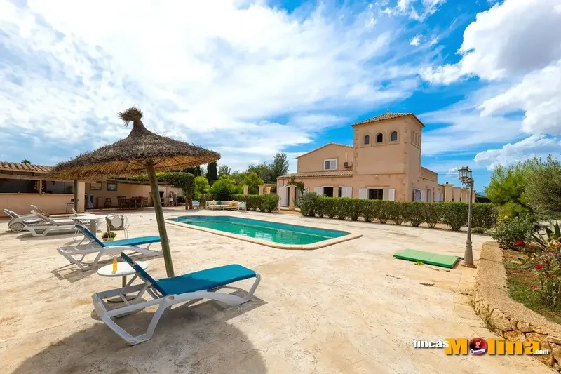 Discover this majestic villa in Son Ferriol, a true oasis of luxury spanning a generous 683 m2 and surrounded — photo 7