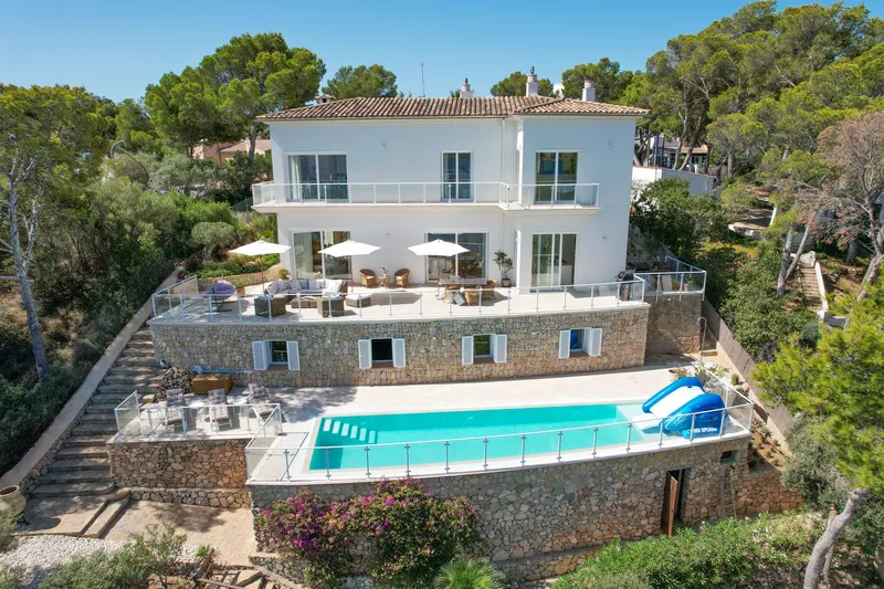 Fantastic Mediterranean villa for sale with large pool and private sea access — photo 2