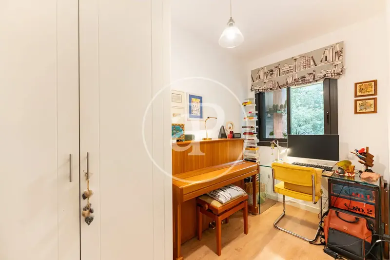 Reformed 100 m² flat for sale in Llevant — photo 4