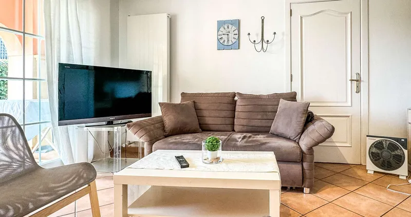 Sunny apartment with garden and separate studio near the beach — photo 6