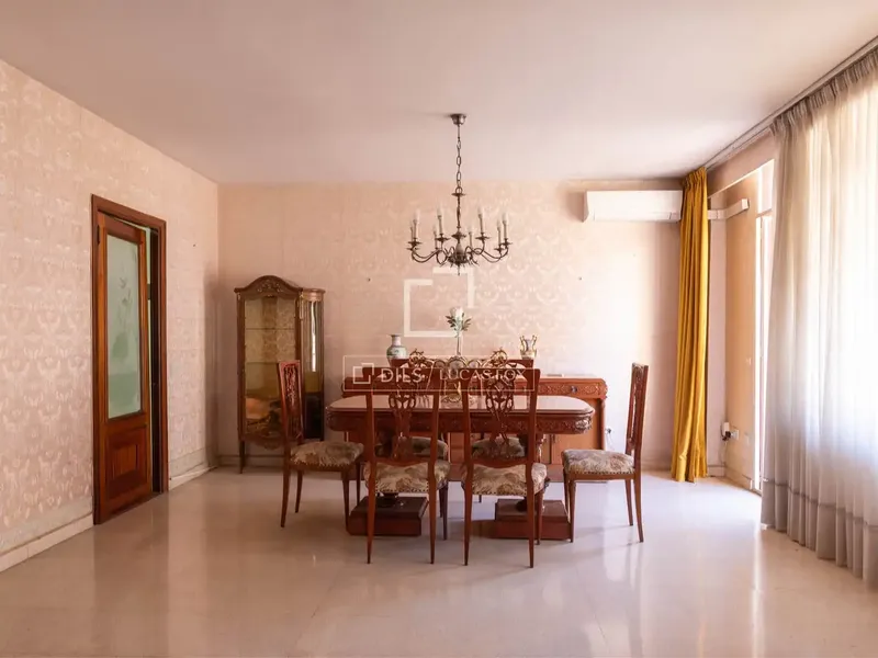 Piso con terraza en venta en Llevant — photo 1