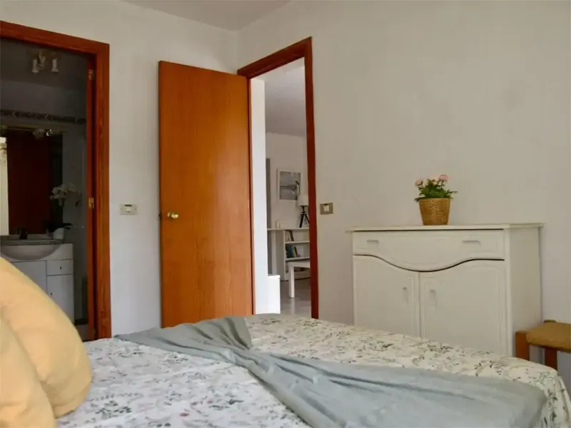 Ubicado en la tranquila zona de Es Pinareten Puerto Pollensa, este apartamento en venta ofrece un espacio acogedor y funcional. Totalmente a — photo 10