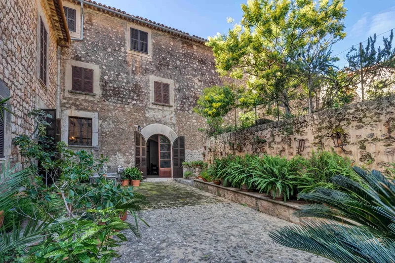 Imposing historic property directly in the heart of Fornalutx — photo 1