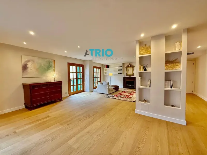 In the heart of Palma's old town, just steps from the majestic Cathedral of Mallorca (La Seu), this elegant and spacious apartment is located — photo 5