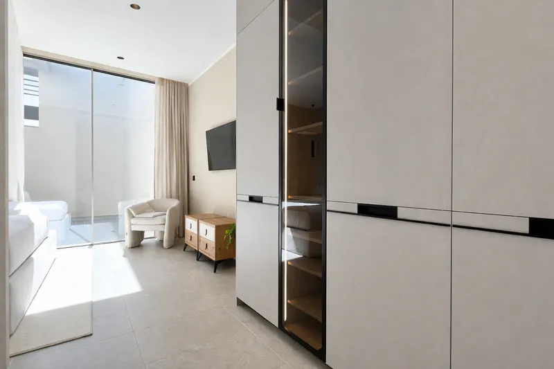 Ultra-luxury modern new-build villa with partial sea views in Portals Nous Mas — photo 12