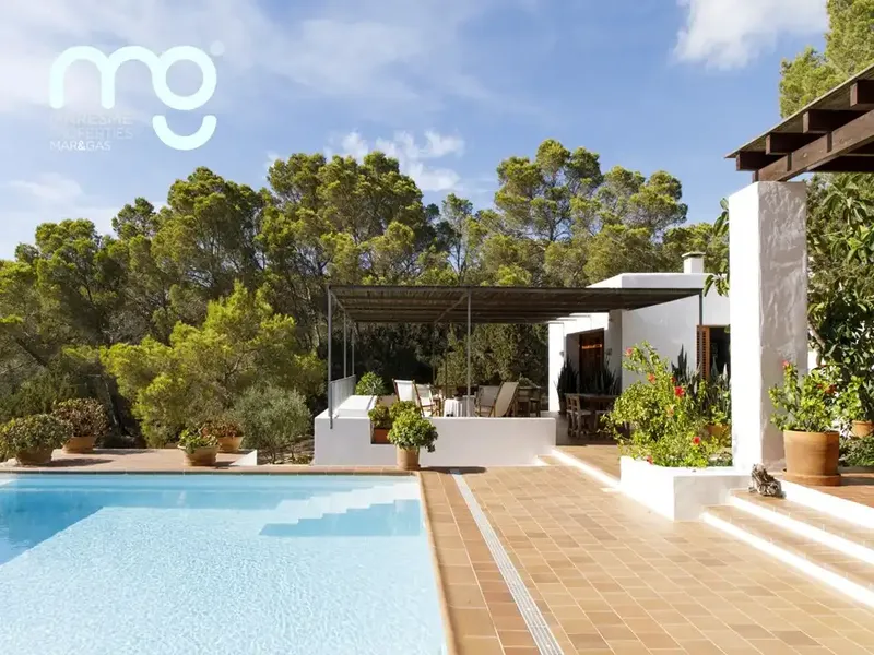 Located 5 minutes from the quiet area of Cala Saona and its crystal-clear turquoise blue beaches on the island of Formentera, this refuge house offers — photo 11