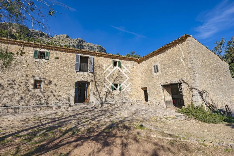 Exclusive country estate with an elegant residence and spectacular sea and mountain views for sale in Escorca, Mallorca. — photo 7